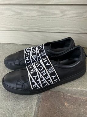 Givenchy Black Leather Logo Strap Low Top Sneakers 🔥